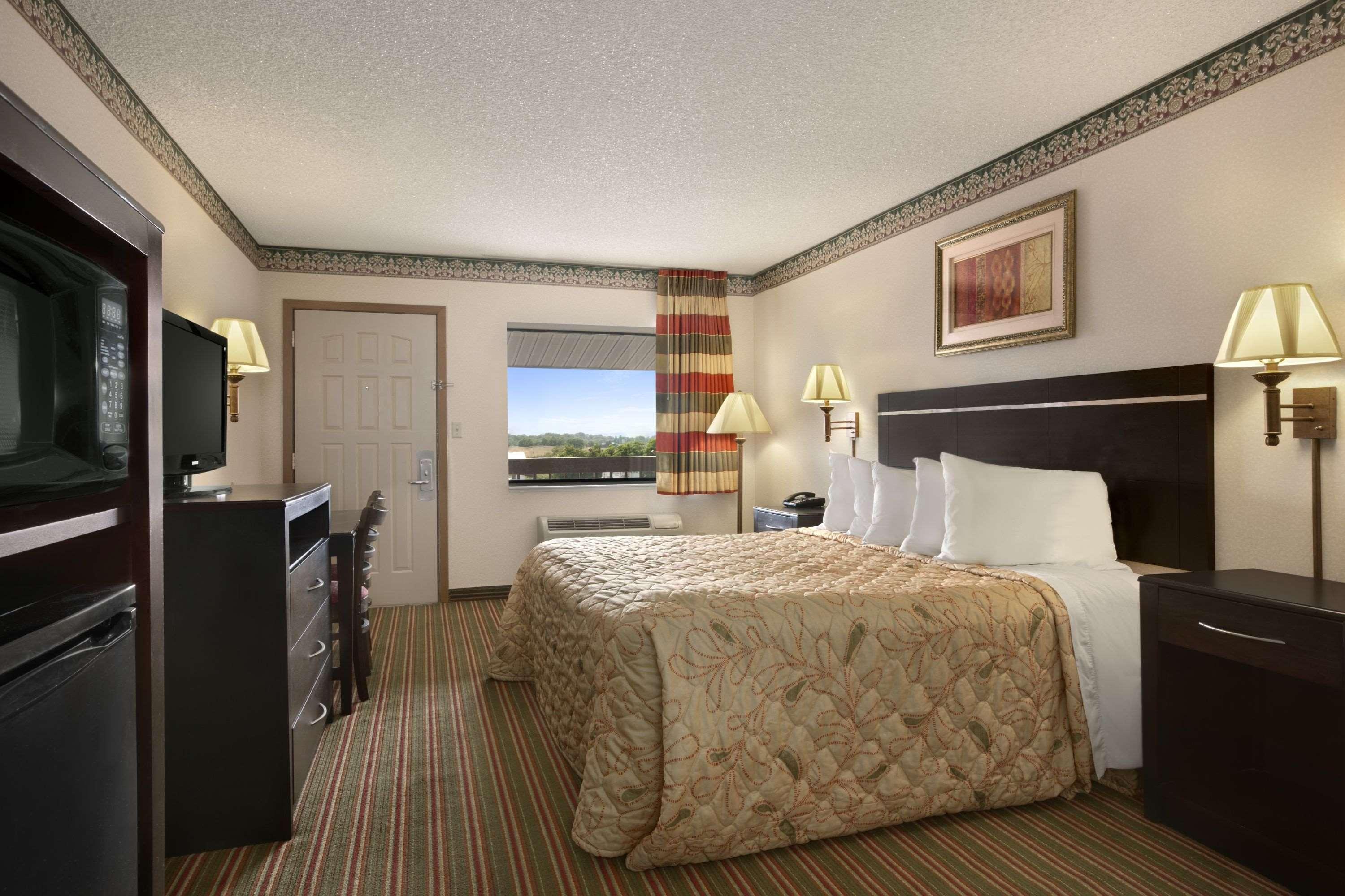 Days Inn By Wyndham Grantville Ngoại thất bức ảnh