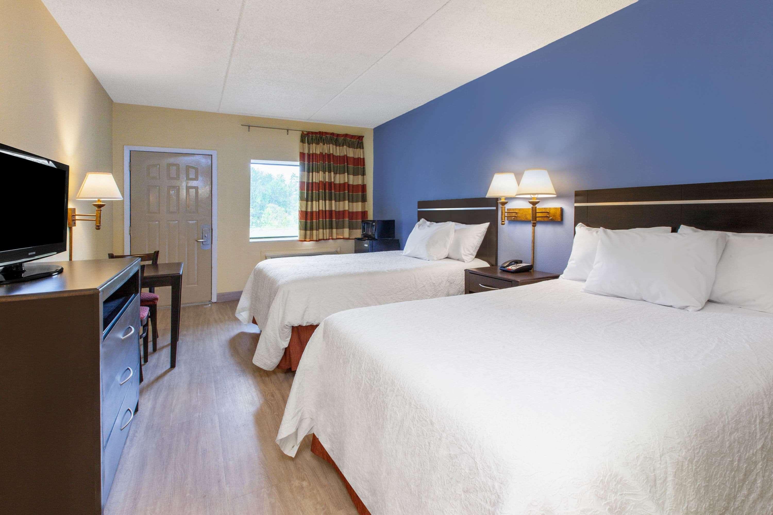 Days Inn By Wyndham Grantville Ngoại thất bức ảnh